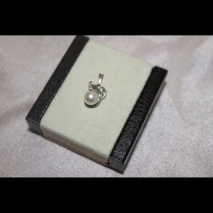 Solid 14kt White Gold Pearl And Diamond Pendant
